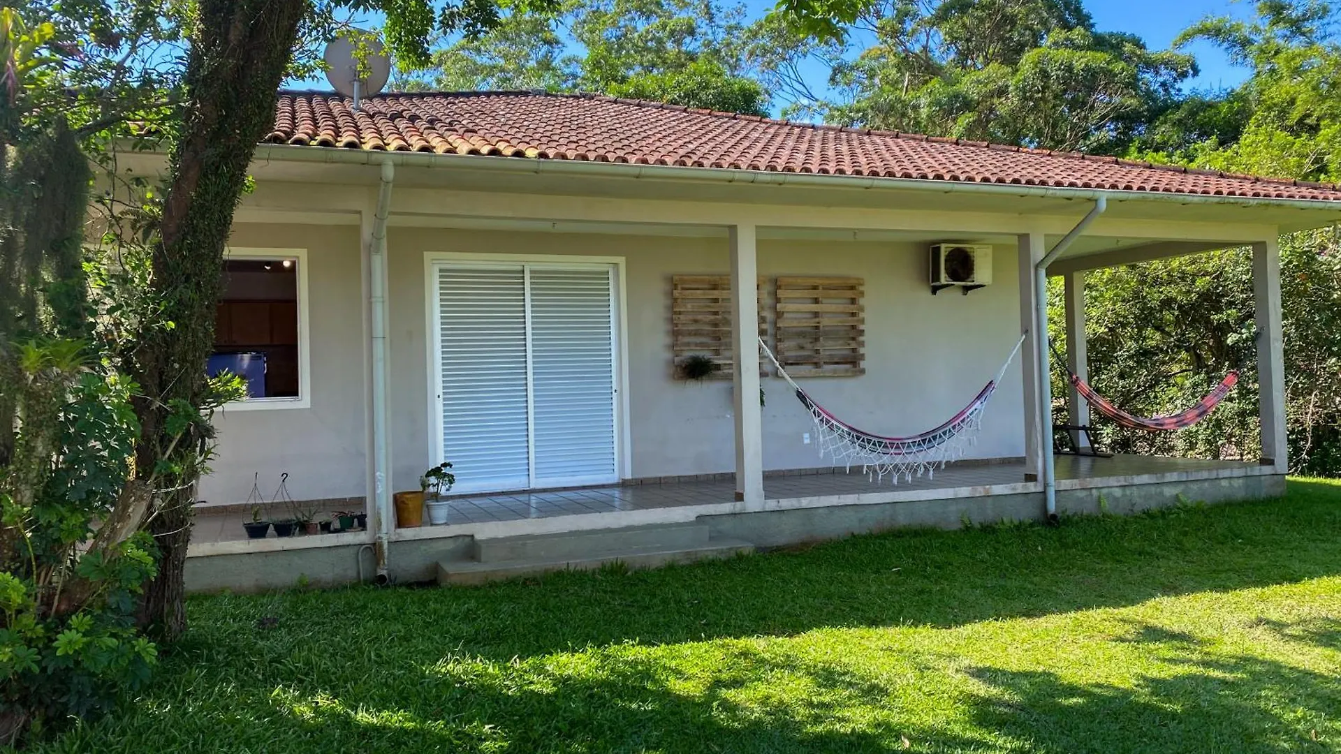 Casa De Frente Para O Mar Na Enseada De Brito Palhoca Brazil