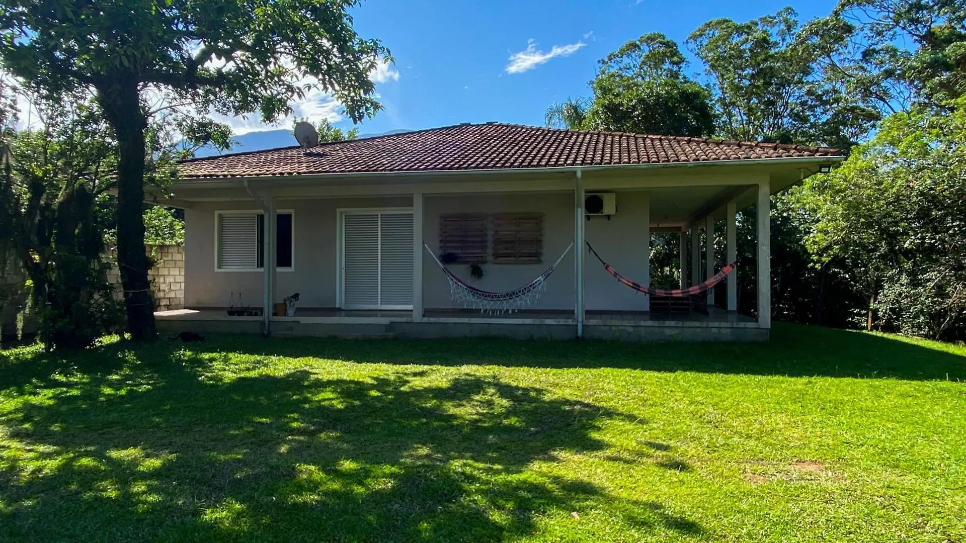 Casa De Frente Para O Mar Na Enseada De Brito Palhoca